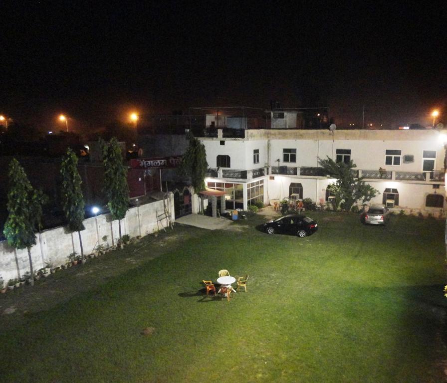 Fabexpress Landmark Awadh Hotell Lucknow Eksteriør bilde